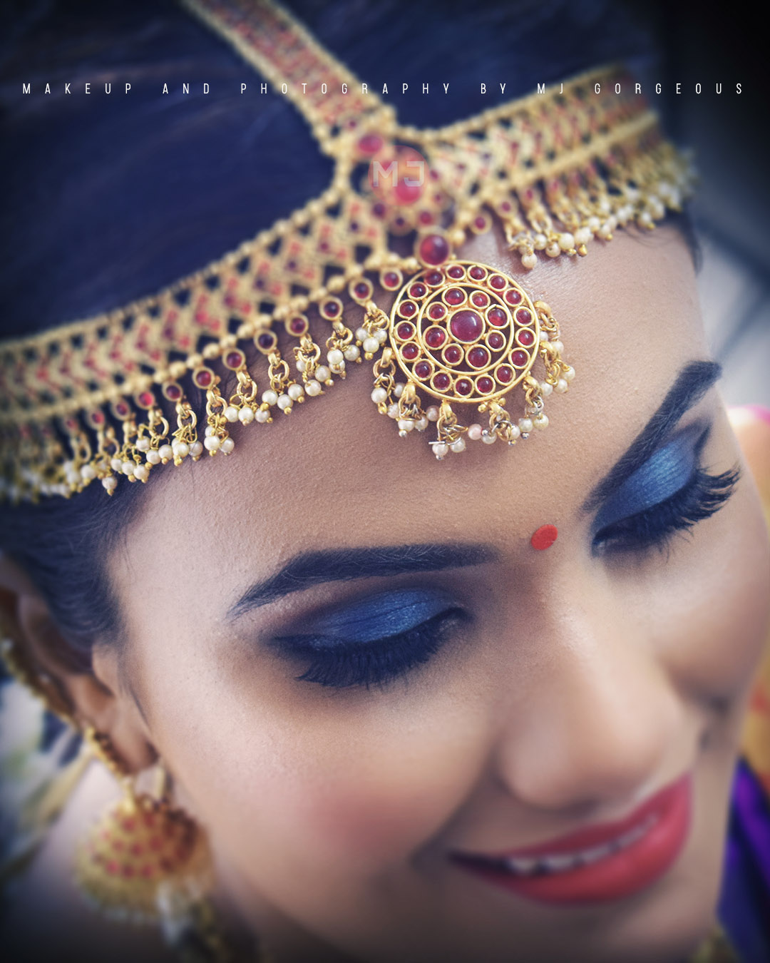 Amazing eye makeup for indian bride
