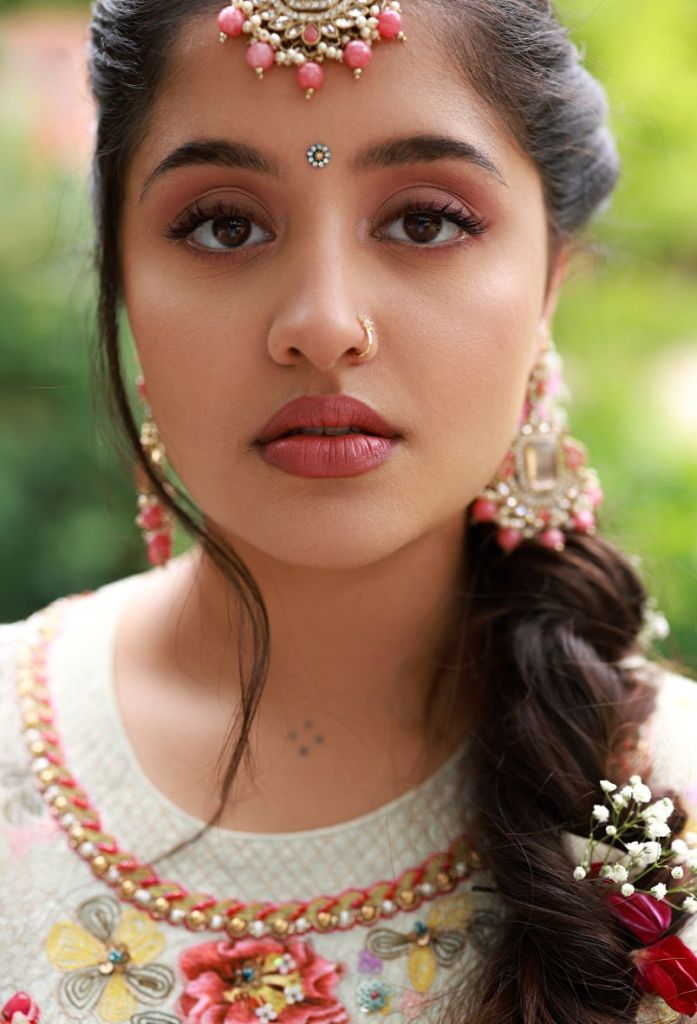 Glamorous makeup for special moment